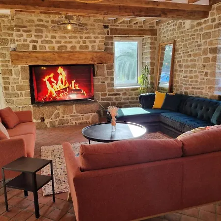 Au Mont De La Quintine # Piscine & Jacuzzi #