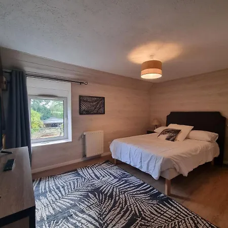 Au Mont De La Quintine # Piscine & Jacuzzi # بيت للعطل Saint-Quentin-sur-le-Homme