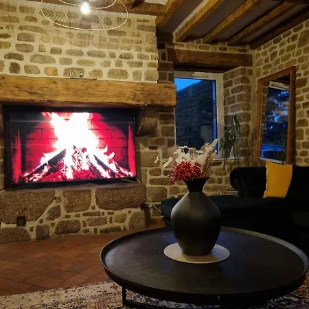 Hébergement de vacances Au Mont De La Quintine # Piscine & Jacuzzi #