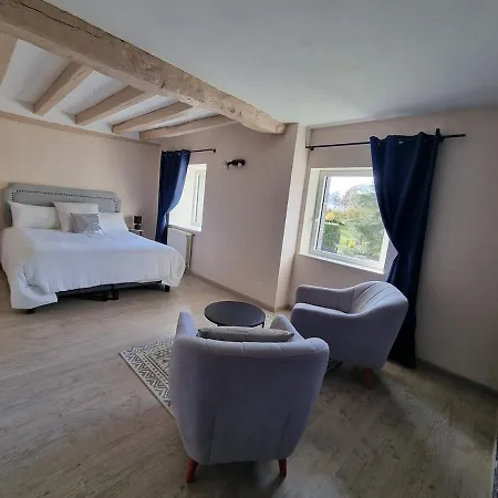 Au Mont De La Quintine # Piscine & Jacuzzi # بيت للعطل Saint-Quentin-sur-le-Homme