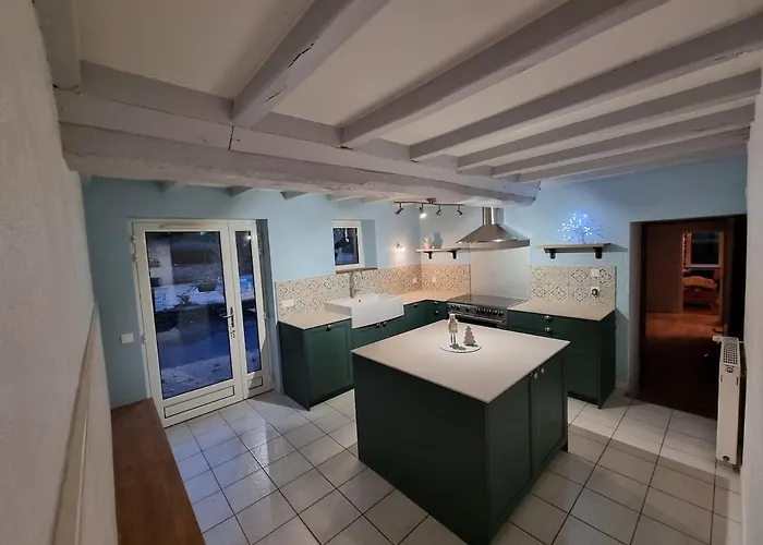 Hébergement de vacances Au Mont De La Quintine # Piscine & Jacuzzi #