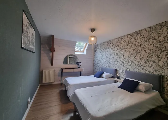 Au Mont De La Quintine # Piscine & Jacuzzi # Hébergement de vacances