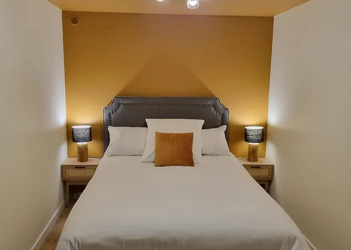 Au Mont De La Quintine # Piscine & Jacuzzi # Hébergement de vacances *