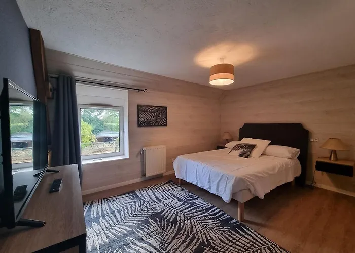 Au Mont De La Quintine # Piscine & Jacuzzi # Hébergement de vacances Saint-Quentin-sur-le-Homme