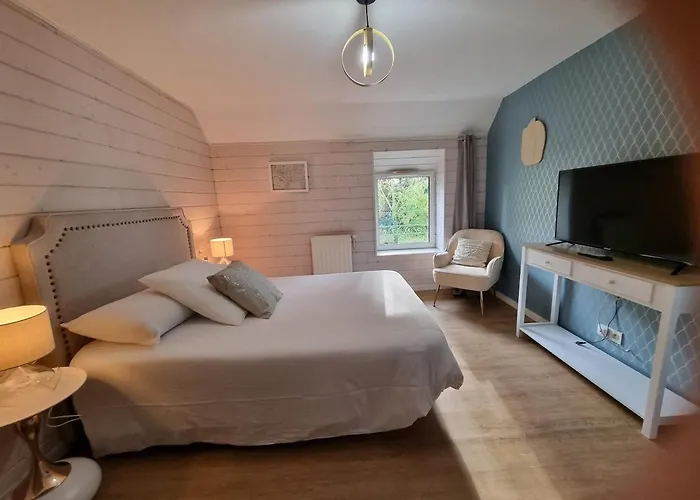 Hébergement de vacances Au Mont De La Quintine # Piscine & Jacuzzi # *