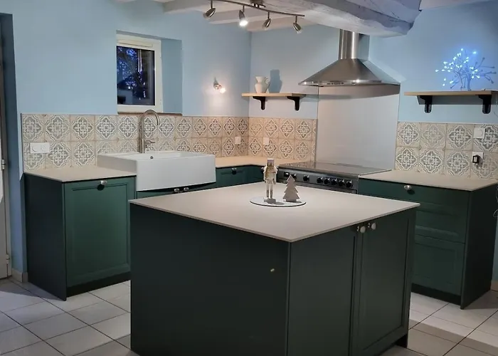 Au Mont De La Quintine # Piscine & Jacuzzi # Hébergement de vacances *