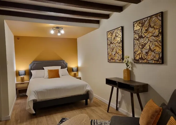 Hébergement de vacances Au Mont De La Quintine # Piscine & Jacuzzi # Saint-Quentin-sur-le-Homme