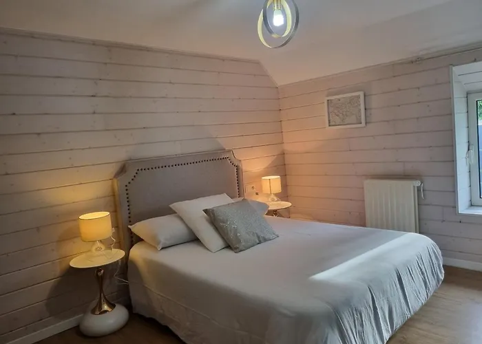 Hébergement de vacances Au Mont De La Quintine # Piscine & Jacuzzi # Saint-Quentin-sur-le-Homme