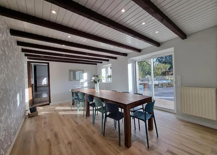 Hébergement de vacances Au Mont De La Quintine # Piscine & Jacuzzi #