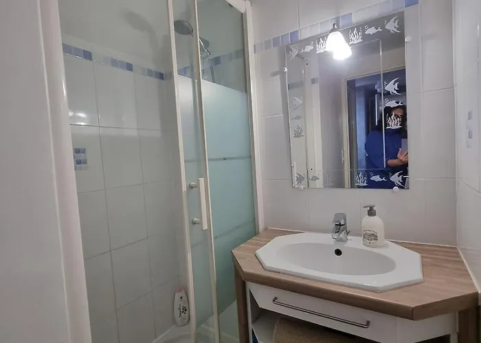 Hébergement de vacances Au Mont De La Quintine # Piscine & Jacuzzi # *